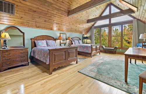 Lakefront Retreat Luxury Home with Private Dock - Photo 33