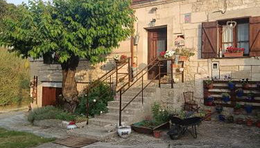 La antigua escuela bajo la Tesla - Foto 2