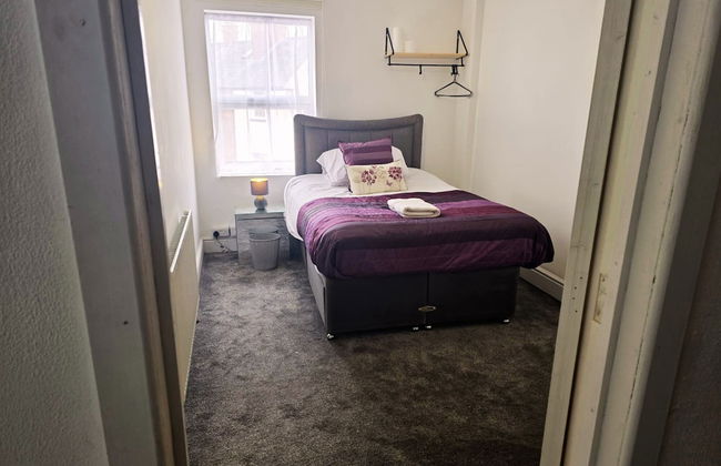 PRIVATE ROOMs In TOWN CENTRE FREE PARKING WIFI AND PATIO WITH AA STAY LTD - Foto 8