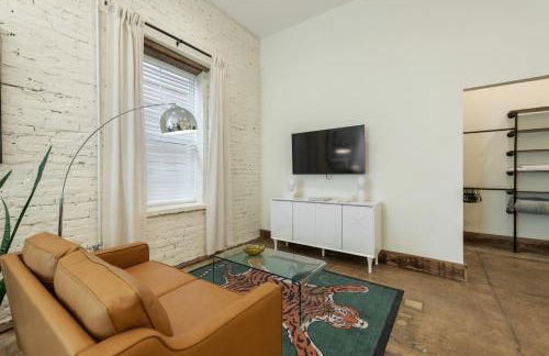 Modern Loft-Style Retreat Near Blenko Glass in Milton, WV - Foto 19