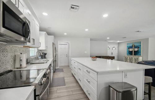 Lake House Westchase area. Heated Pool Waterfront! - Foto 40