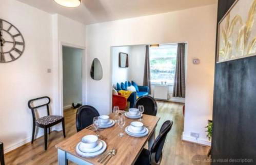 Charming 3BDR House By Homestyles Hosts Short Lets & Serviced Accommodation Hoole With Free Parking & Free WiFi - Photo 12