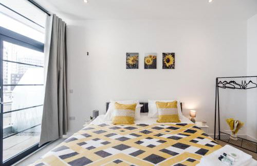 Stylish 2 bed Flat in London with River Thames views Access to boat rides into London-Near O2 Arena and Excel, Fast Wi-Fi, Free Parking, Excellent links Elizabeth and Southeastern Train Line - Foto 18