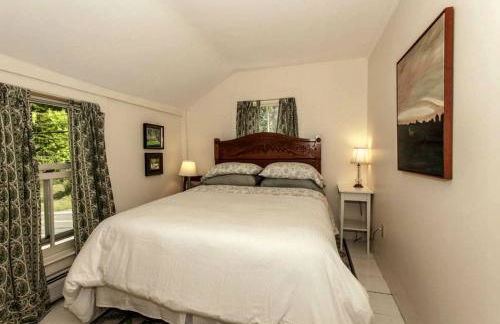 Riverfront Cabin with Beautiful Views of Housatonic River in Great Barrington, Massachusetts - Foto 26