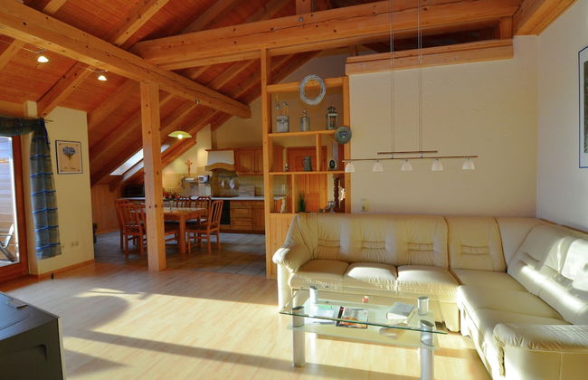 Restful Apartment with Sauna, Hot Tub, Fitness Room, Balcony - Photo 4