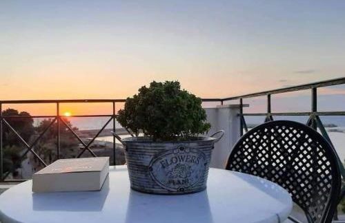 A View from the Attic Window. Kyparissia, Messinia - Foto 1