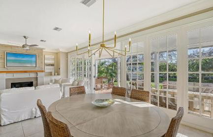 Blue Lagoon Hideaway 3BR Coastal Chic Retreat - Foto 12