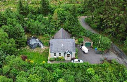 Mourne Mountain Bliss, Rostrevor 4BR Cottage with Patio & BBQ ideal for a relaxing getaway - Photo 23