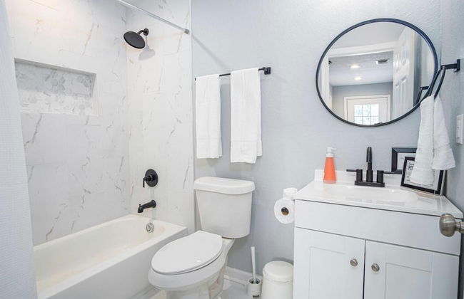 Charming 3BR 2BA Gem Close to Downtown Riverwalk - Foto 18