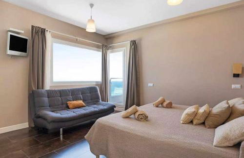 LUJOSA VILLA PISCINA 25 METROS SUIT 60m2 SPA SAUNA - Foto 12