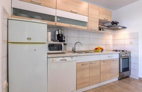 Three-Bedroom Holiday Home In Neoric - Photo 25