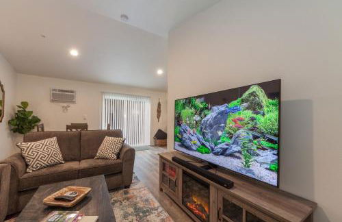 Modern and Stylish KING bed Wifi FREE Parking - Foto 6