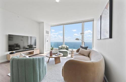 Lux Apts with Lake Views and Top Amenities - Foto 33