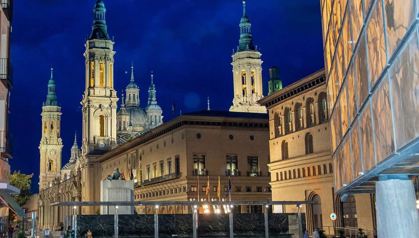 Free tour de los misterios y leyendas de Zaragoza - Foto 2, Plaza del Pilar