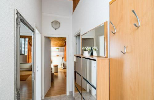 Indy's Beach Apartments -Two Bedroom Apartment with Balcony and Sea View - Photo 17