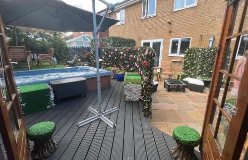 Romantic Swiss Cabin Hideaway & Hot Tub Spa Pool - Foto 12