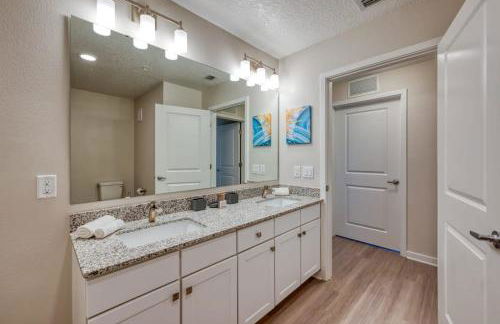 Prime Location-Spacious Condo for 8 Guests - Photo 15