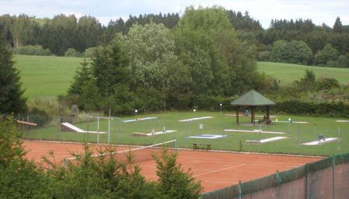 Ferienhaus zum Wohlfühlen in der Eifel, Poolnutzung, Tennis, Minigolf, Seenähe - Photo 5