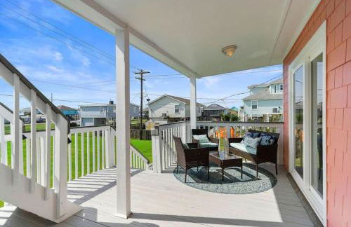 Coastal bungalow with huge yard, comfy deck and close to beach - Foto 19