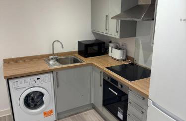 Epsom High Street Apartment 6 - Photo 1