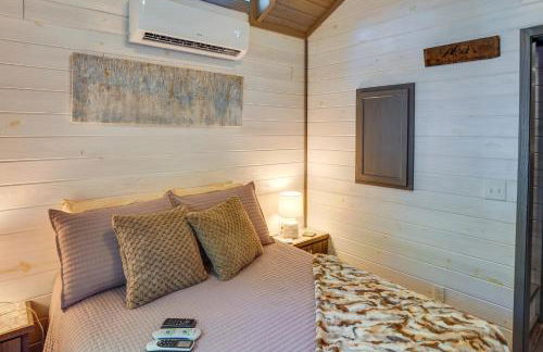 Mayfield Tiny Home with Porch, Walk to Beaches! - Foto 12