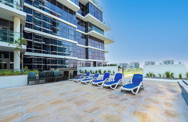 Luxury StayCation - Studio in Damac Hills with Balcony and Golf Views - Foto 19