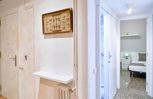 Family-Friendly Home in Central Barcelona 4BDR - Photo 8