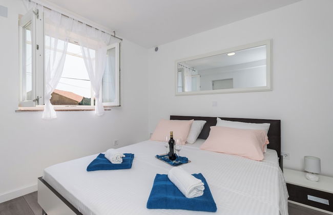 Apartment Semi - Photo 3