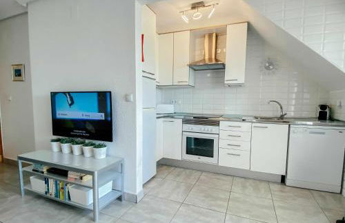 Stunning 2 bedroom apartment with Pool View - Photo 26