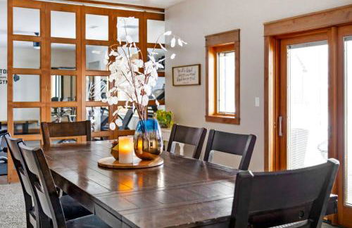 Great Falls Luxe Haven 4BR Gym Office and Hot Tub - Foto 41