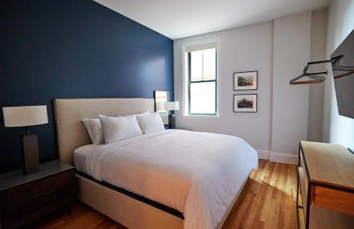 The Docent's Collection - Photo 11