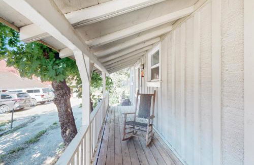 Walk to Town! Dog-Friendly Quincy Getaway with Deck - Foto 19