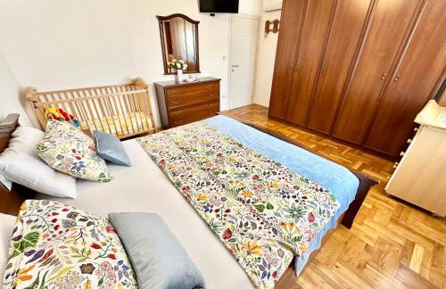 Spacious villa for 10 with a big private pool - Photo 22