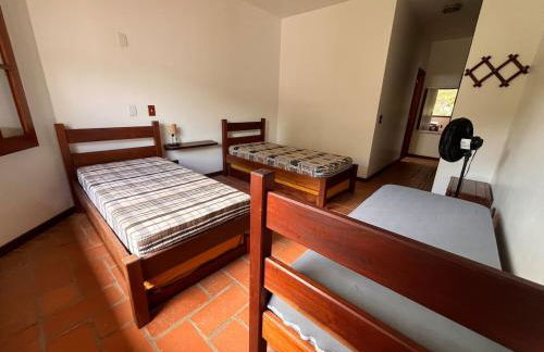 Spacious house with pool - 100m from the sea in Guaecá - Foto 35