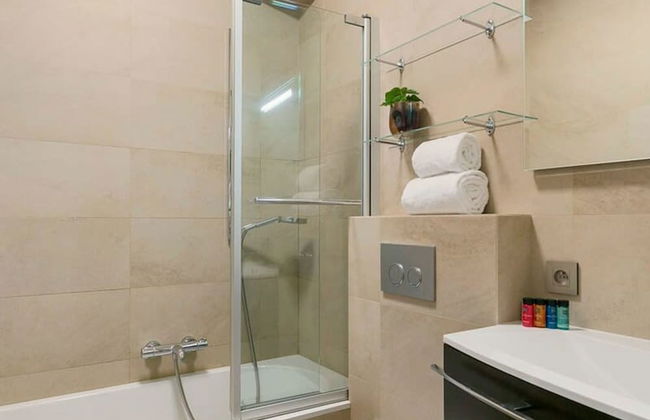 Unique Apartment With Sea-view Near the Center - Photo 13