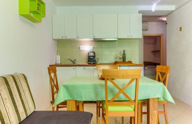 2-bdr apt With Shared Garden, 3 min Walk to Beach - Foto 11