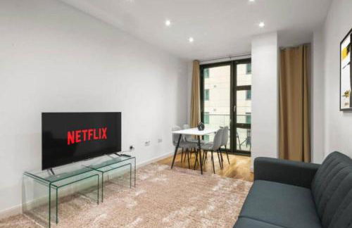 Stylish 2-Bed Canary Wharf Flat DLR 3 Mins Dock Views - Foto 1