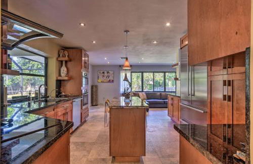 Naples House with Lanai and Pool - Walk to Beach! - Foto 7