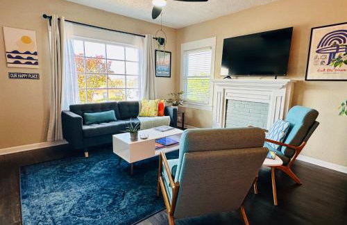 3-Bedroom, Prime Location, Private Backyard! - Foto 1