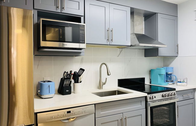 A Lovely Studio with Full Kitchen & AC - Photo 2