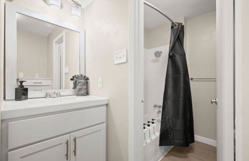 Chic and Cozy Loft near Q2 Stadium & North ATX - Foto 8