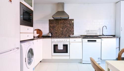 For You Rentals Alfonso XIII Apartment temporal AAXIII830 - Photo 3, stove, dishwasher