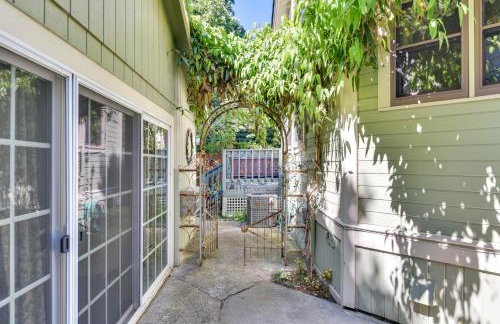 Cozy Portland Studio with Electric Fireplace - Foto 26