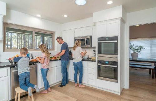 Family-Friendly Getaway Hot Tub Views EVSE - Foto 11