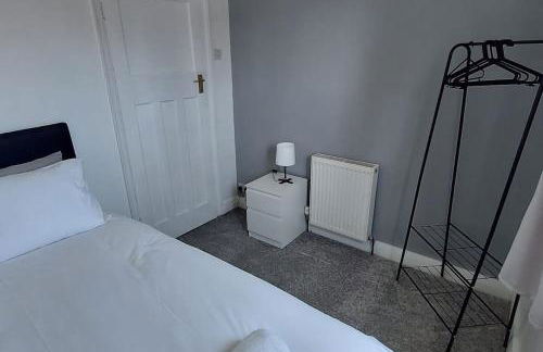 Spacious 3 bed House, Wolverhampton - Photo 9