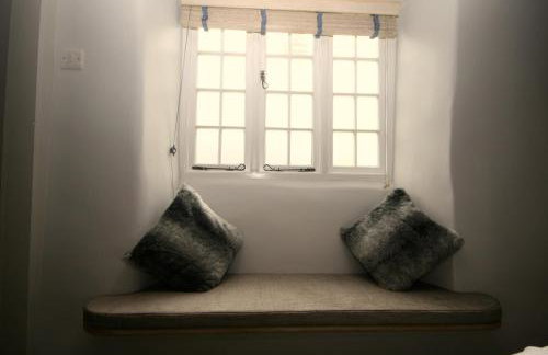 Putsborough Manor 3 Self Catering Cottages with Beach a short walk, dog friendly all year, On site Tennis, Play Area, Paddock, Spa baths, BBQ, Private Gardens, Superfast WIFI - Photo 26