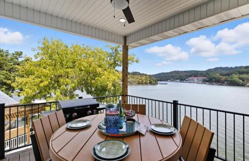 Modern Lakefront Escape | The Twelve - Foto 48