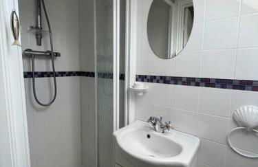 Contemporary 3-Bedroom Home with Stunning Views - Foto 26