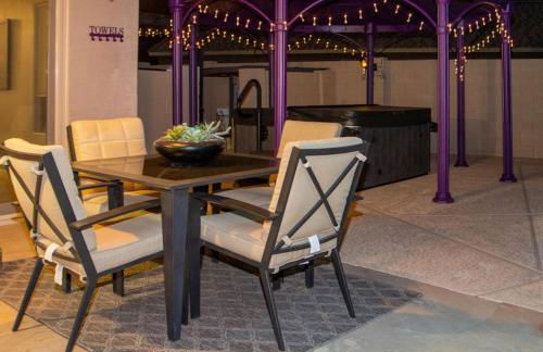 Boho Chic Arizona Villa w Pool & Mini Golf - Foto 11