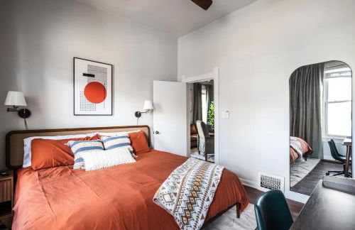 Mid-Century Modern Retreat in Little Italy - Foto 9